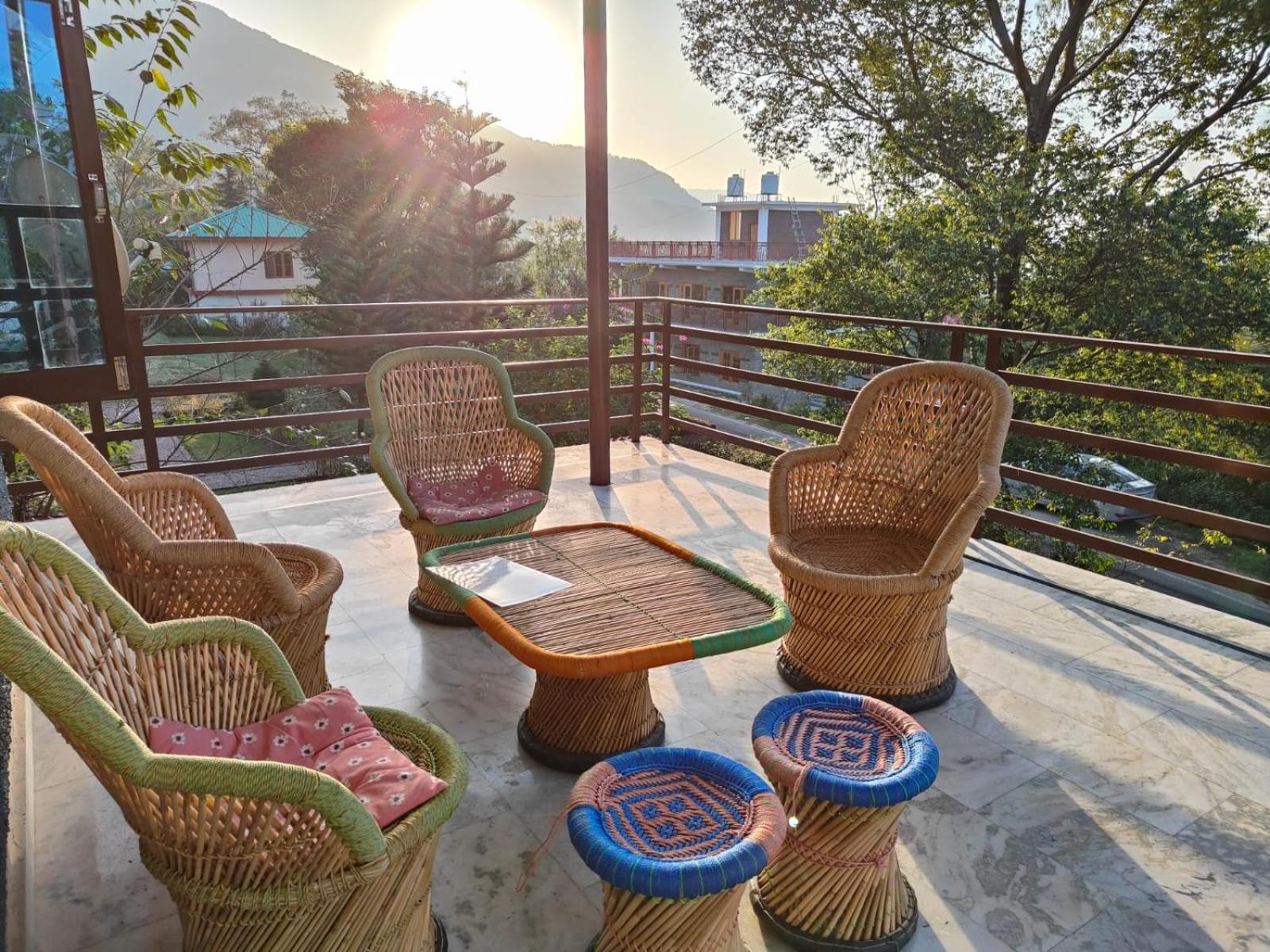 Aditya Homestay Bir-Billing Surrounded By Mountains Exterior foto